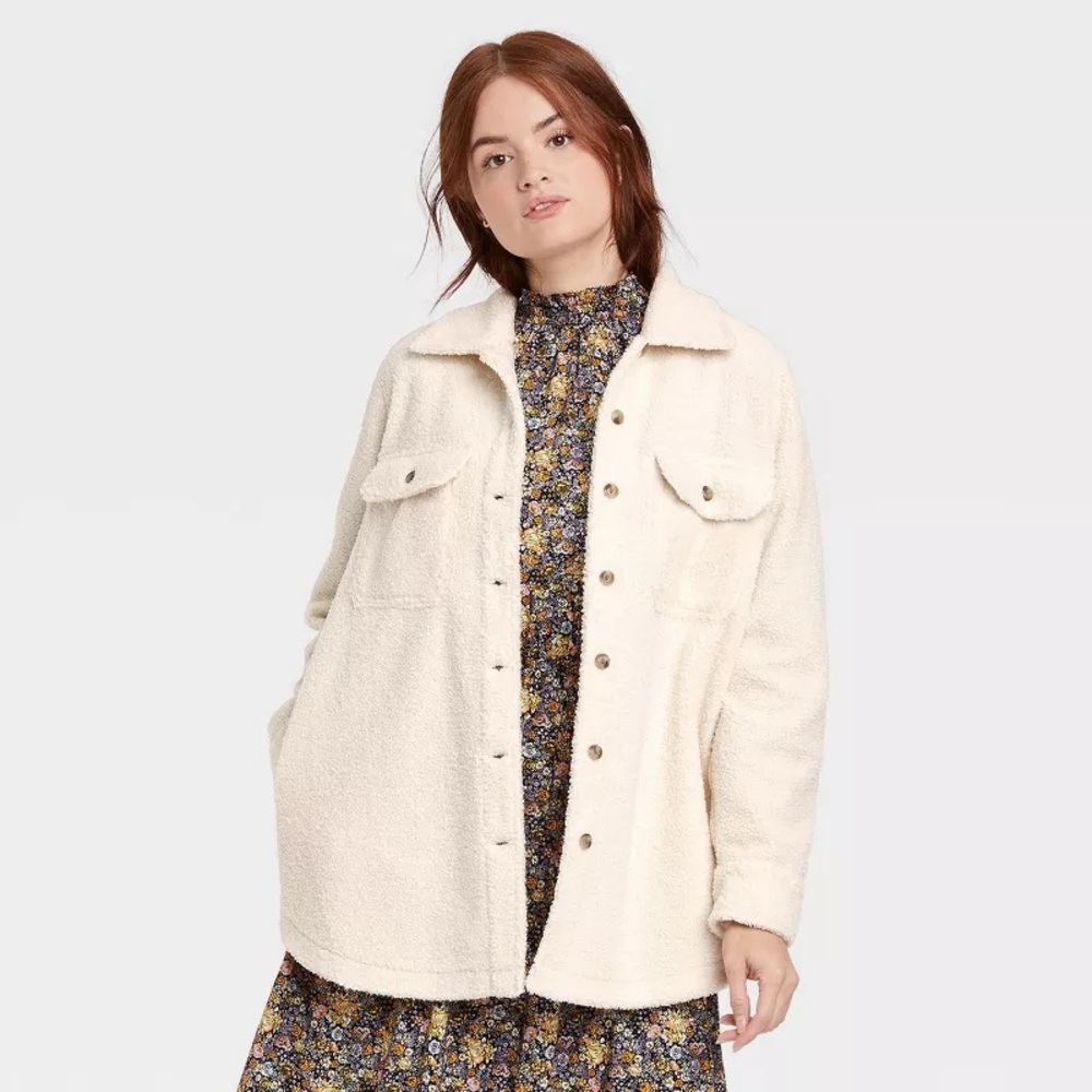 Trending Universal Thread Women's Oversized Cream Sherpa Shacket in Size Medium